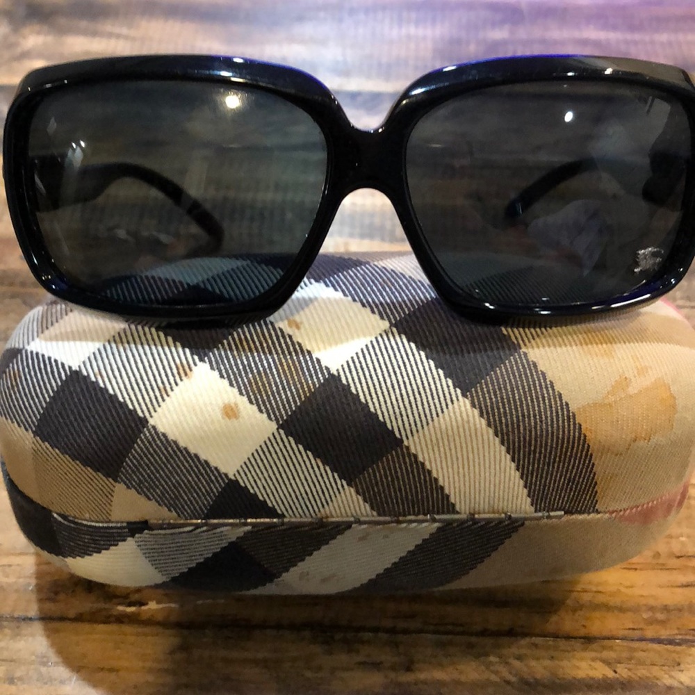 Burberry woman’s sunglasses
